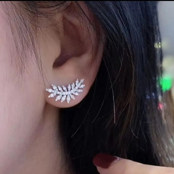 NEW Silver leaf earrings - Picture 2 of 7